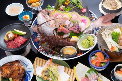 伊勢海老と鮑を含む大潮会席
