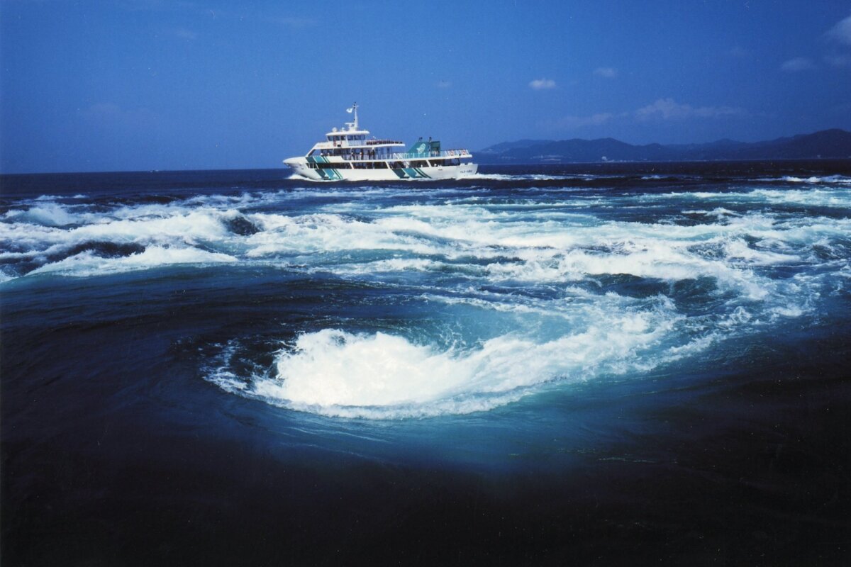 鳴門海峡の渦潮
